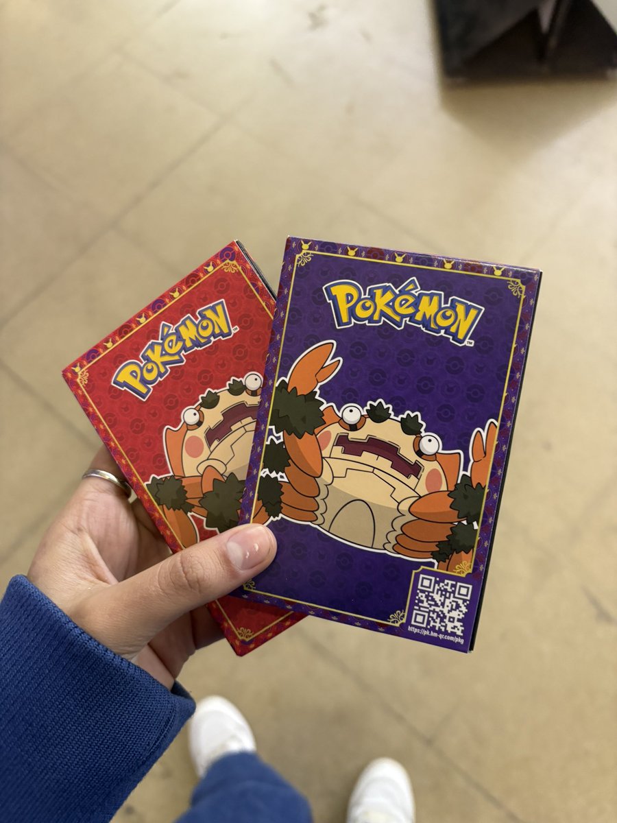 me compré cartas de pokemón en el mcdonald’s 😁😁😁😁