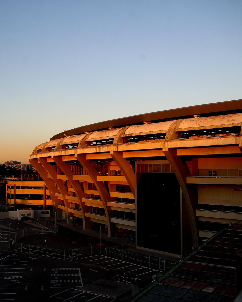 monicaalvesfs's tweet image. Tranca, cadeado e muro alto!!!

O Flamengo chegou a 8 jogos seguidos sem ser vazado em casa no Brasileirão. É a maior sequência da história dos pontos corridos. @ColunadoFla