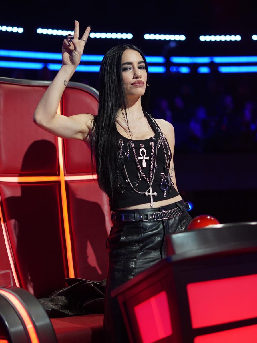 lalioficial's tweet photo. Cerrado el #TeamLali 
Que orgullo!!! 
Equipazo! 
Mañana Lunes empiezan las batallas en @LaVozArgentina 
Y contamos con la presencia del súper rockero nacional  @dillom666 
No se lo pierdaaaan! https://t.co/5dhBBSKDIm