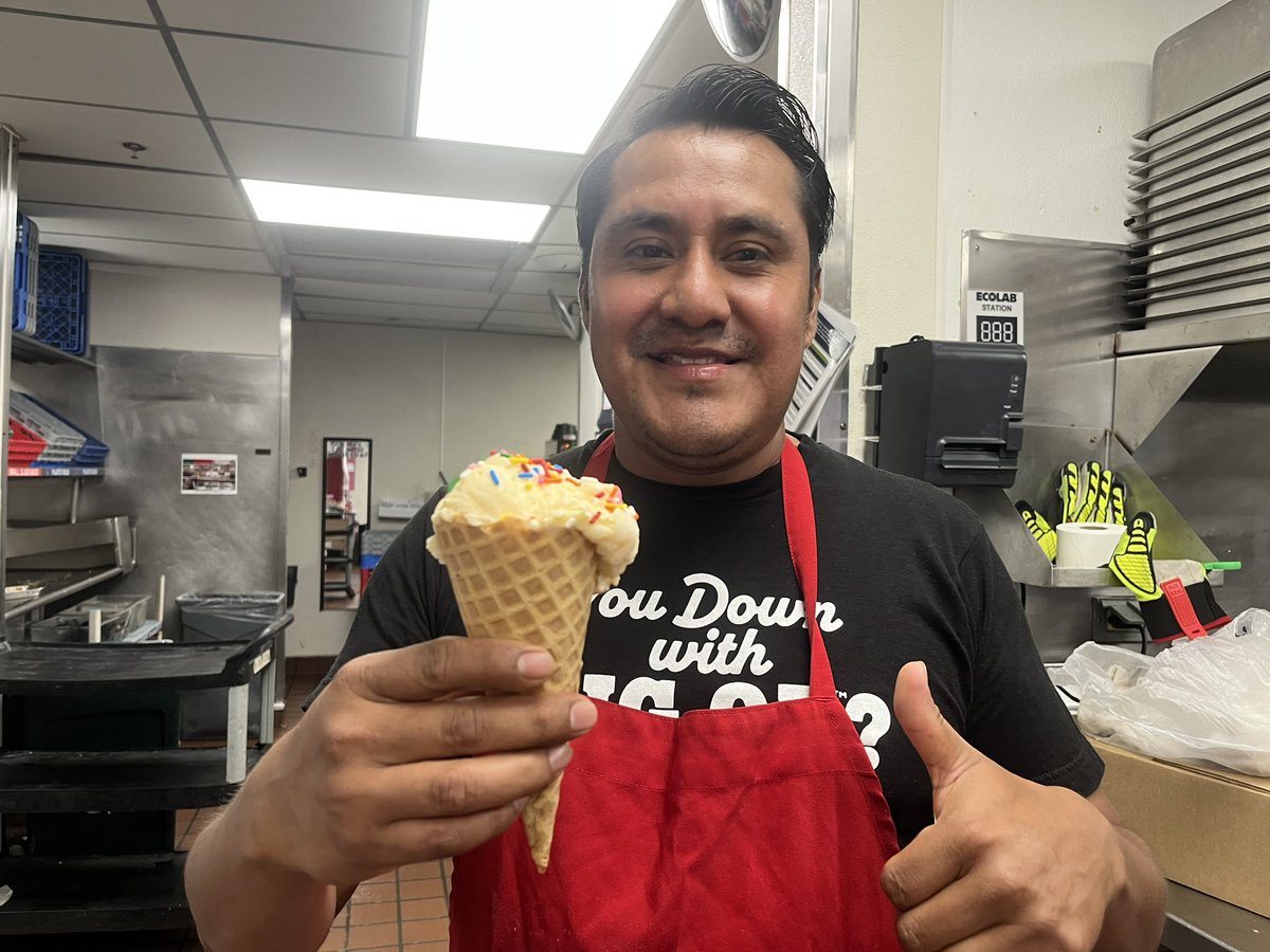 Sundae Funday !!!! 

Thank you <a href="/AstridTrevino22/">Astrid</a> for helping all of us #Chilisheads at 1184 feel appreciated by helping us celebrate Sundae Funday. 🌶️🍒🍦🍨

<a href="/LarryV71/">Larry Villines</a>