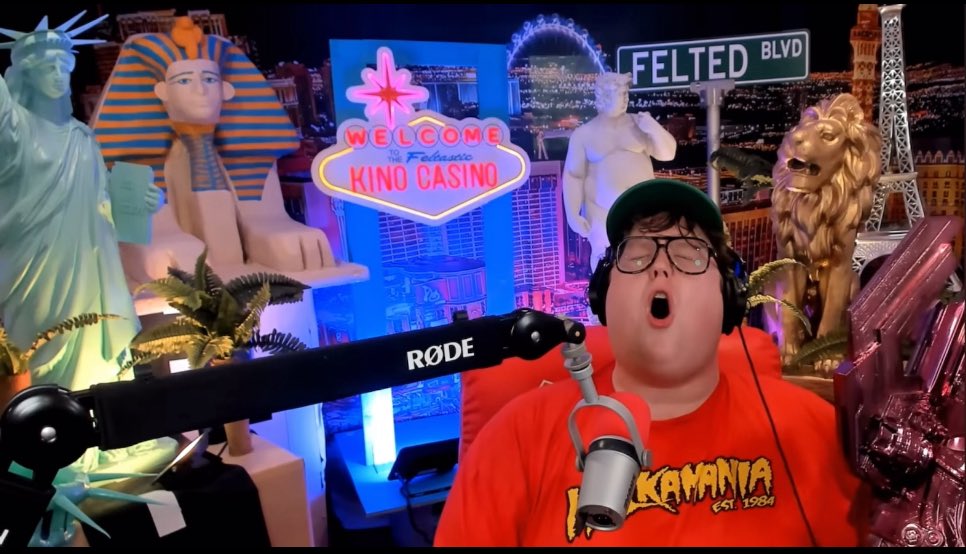 Octavia_FemAnon's tweet image. WHOOOOAAA BUDDY!
Ashton giving an unhinged movie review! #Kinocasino

🦋Imagine watching movies! 

FANTASTIC FOUR (2025) REVIEW youtu.be/cwOCqkNWFlY?si…