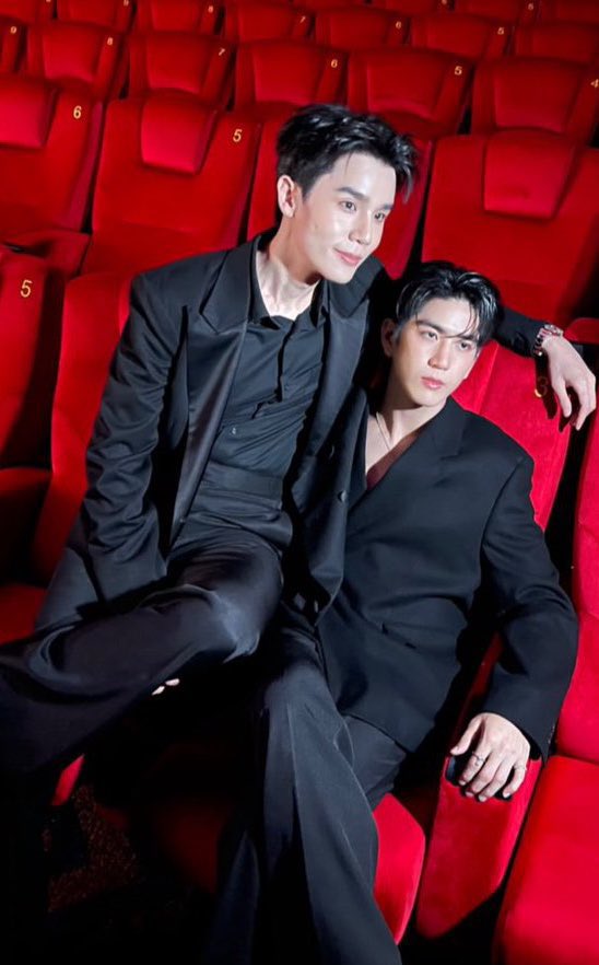 GW NIKAHIN YA LU BERDUA DI MONAS