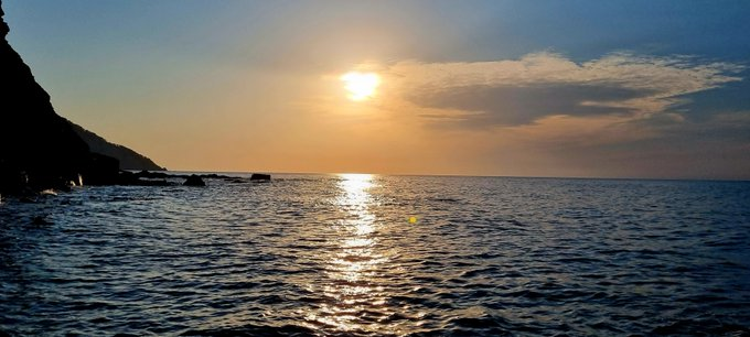 AidaBSanchez's tweet image. Una vez estuve herido y me ingresaron el alma. Me recetaron literatura... Ahora salgo a pasear para ver el mar desde el acantilado.
Hoy dormiré con las estrellas y (...) el recuerdo de todo lo que fuimos y vivimos. Gracias a la poesía...
@antoninegre
#RecuerdosEnLaIntimidad