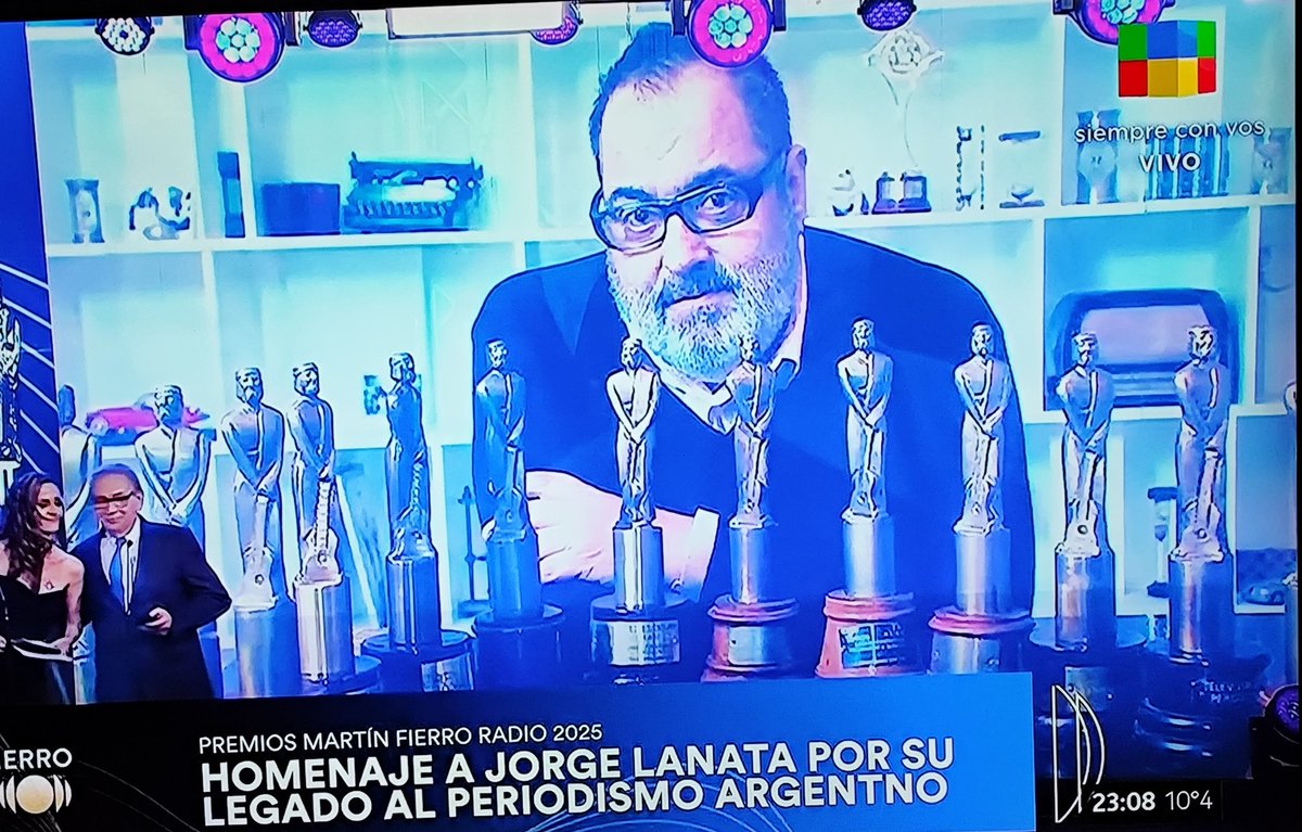 tyler_think's tweet image. Homenaje a JORGE LANATA por su legado al periodismo argentino..
Premios Martin Fierro.
Te extrañamos Jorge.. 🫶🏻 🥺