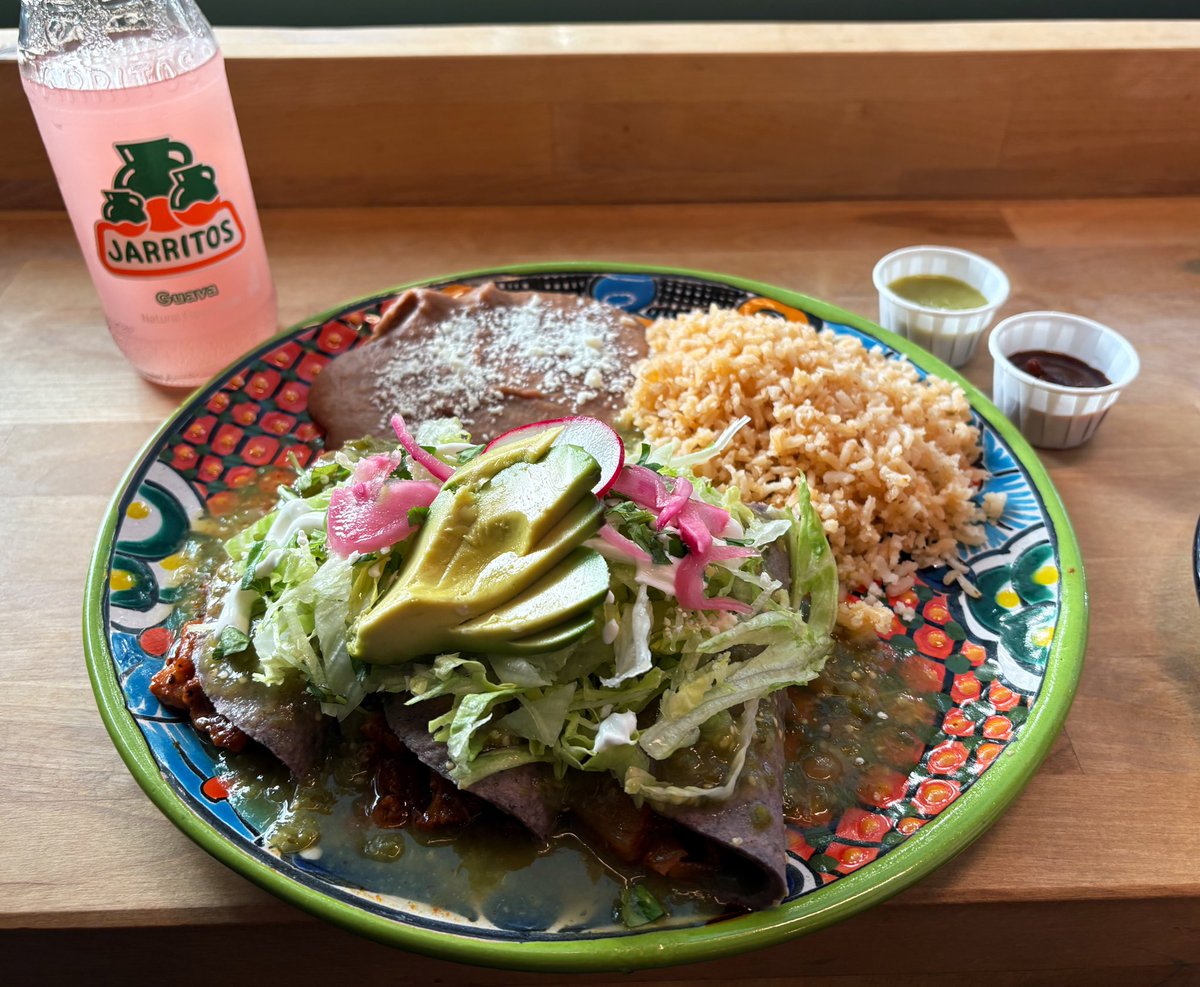 g14ntpkmn's tweet image. Enchilada plate from Maiz

Pastor was super tender
The sauces didn’t clash at all
Very well balanced with the pickles and avo 
10/10 could eat this every night