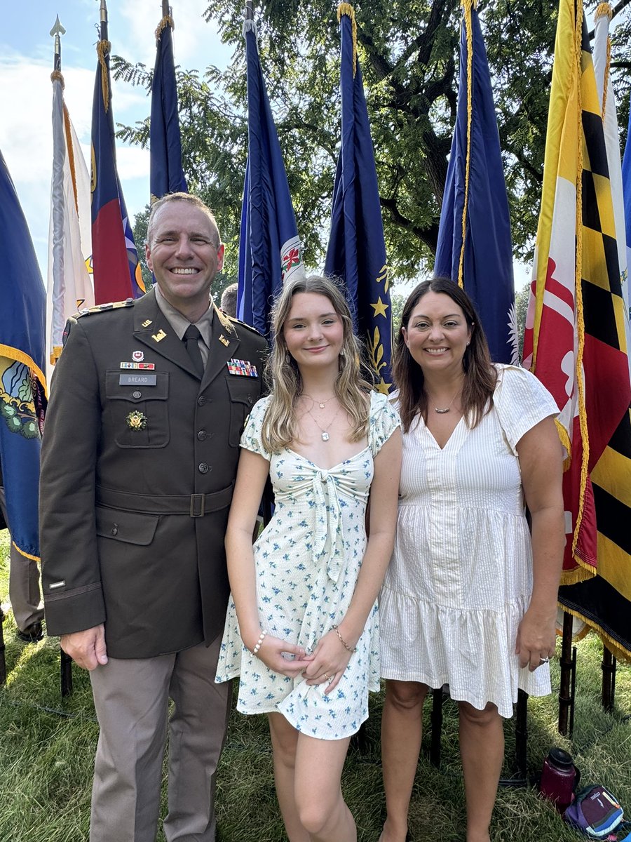 leebreard's tweet photo. War College Graduate! 
Friday we completed 26 months of Army War College, a challenging Senior Military Education program. Seminar 10 was an incredible group of Army Leaders and Friends.  #GeauxGuard @CENTCOM @NationalGuard @LANationalGuard @ArmyWarCollege https://t.co/eTLvWZeXyi