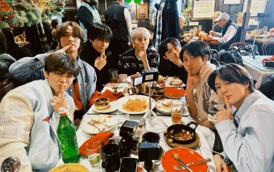 jaeminners's tweet image. “we had a group talk after so long. since we work almost every day, we see each other every day but even when we’re not working like this spending time together feels nice” oh my 7dream… 🥹🩵