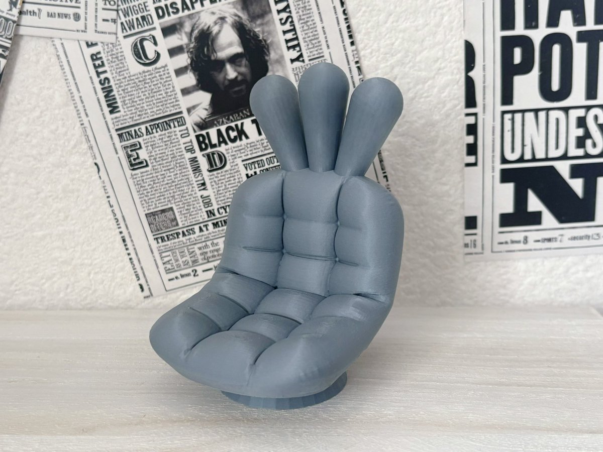 napicohammered's tweet image. おじぎちゃん専用のイスが作りたくてblenderで作って3Dプリンターで出力してみた❕
おじぎも満足気
#blender #blender初心者 #b3d
