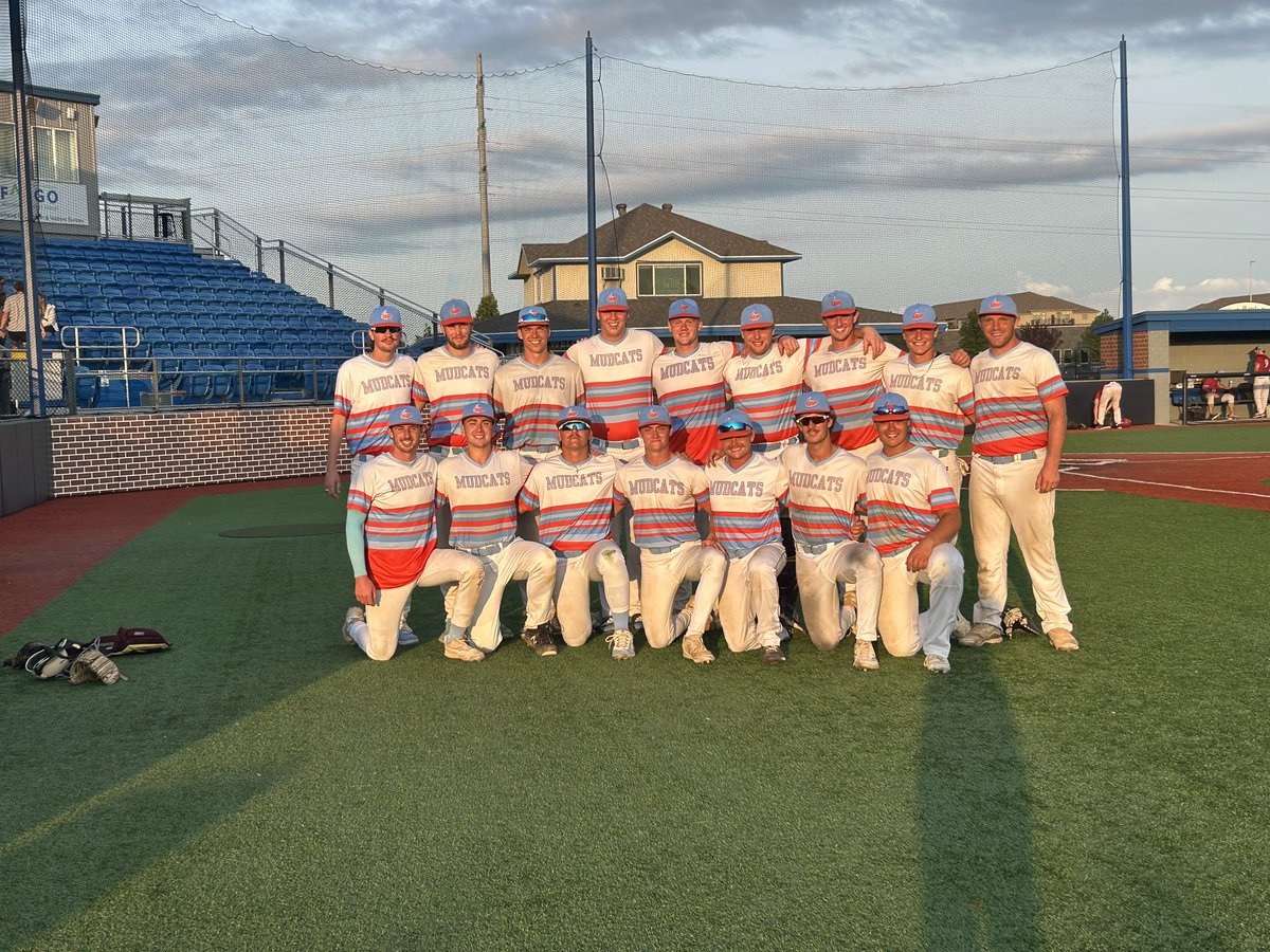 MMudcats's tweet image. MUDCATS WIN!
MUDCATS WIN!
Kitties beat the Moorhead Brewers 8-6!
Carter Heinsch 3-3 2RBI (7 SB!!)
Cullen Wilson 3-5 2 RBI
Caiden Kjelstrom 2-3
Isaac Howe 2-4
Kitties finish the Reg Szn 15-3!
Seedings for Playoffs will come out shortly!