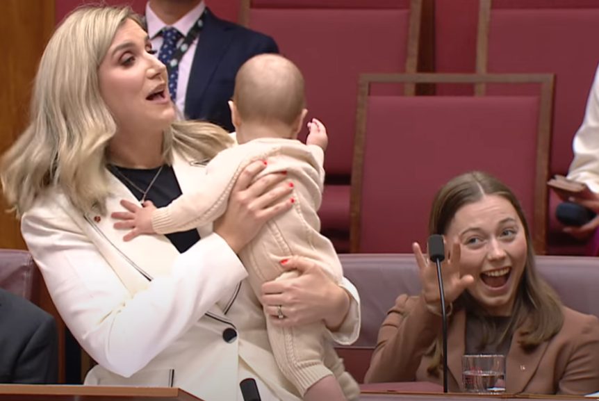 DaveRightNow_'s tweet image. Yep, nobody is distracted by the prop at all - I'm sure 100% of everyone's attention was on the content of the speech.
This is ridiculous.