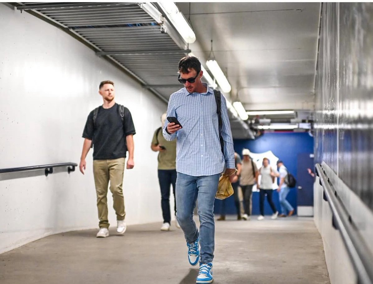 Dom_tcu's tweet image. Me walking to work everyday loaded with Zyns (peep the bag)