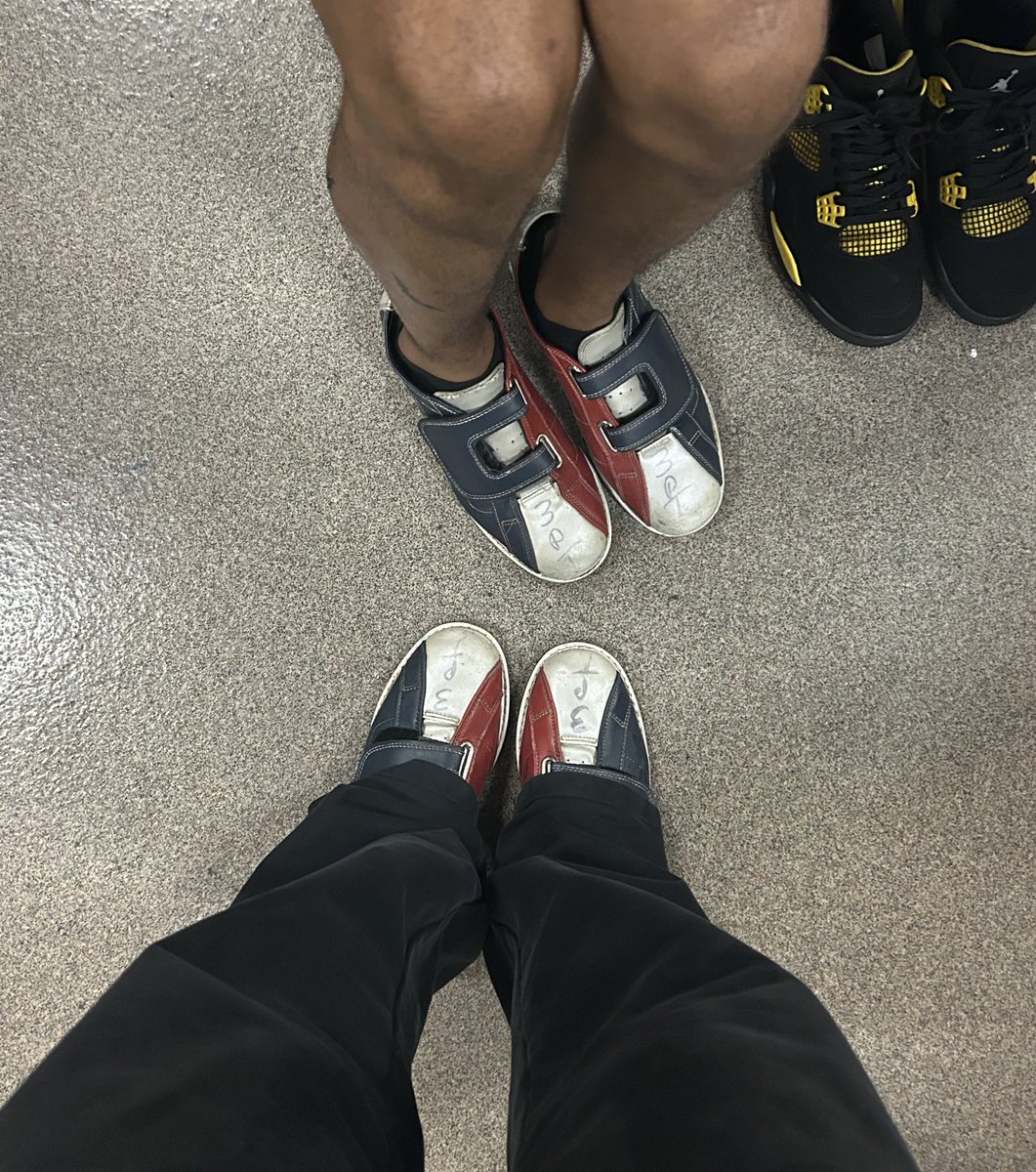 SUPASEXYKJAY's tweet image. i’m sooo ass at bowling