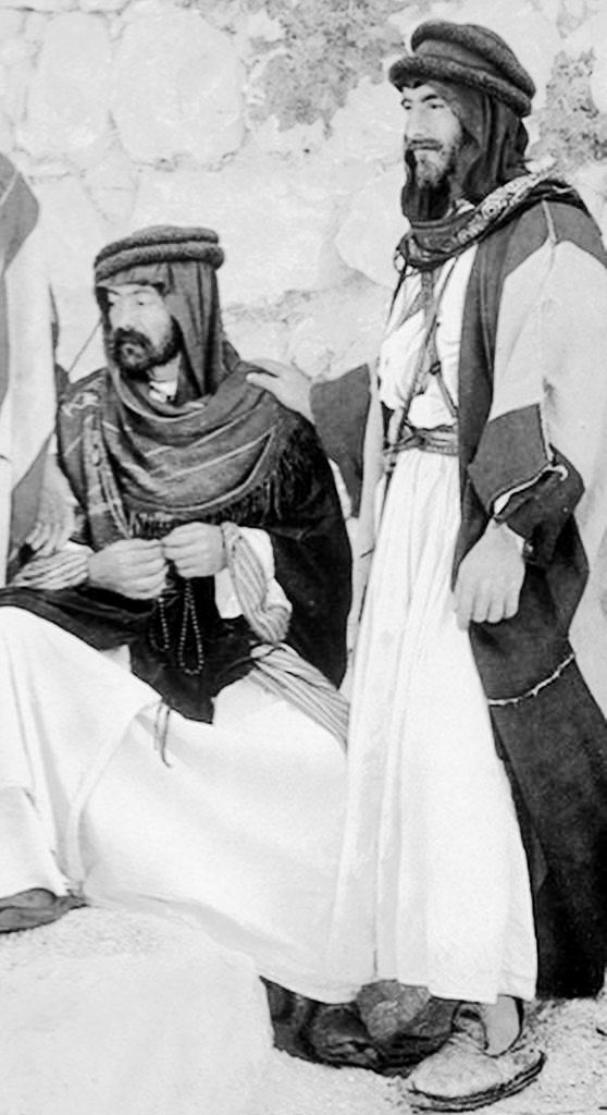 Qhta10ni's tweet image. اذا  كرهت الرجل  فاحذر تسبّه
يمكن يجي له لذةٍ بعض الاوقات

وان كان مافي الرجل شي تحبه
خله يجي بسكات ويروح بسكات