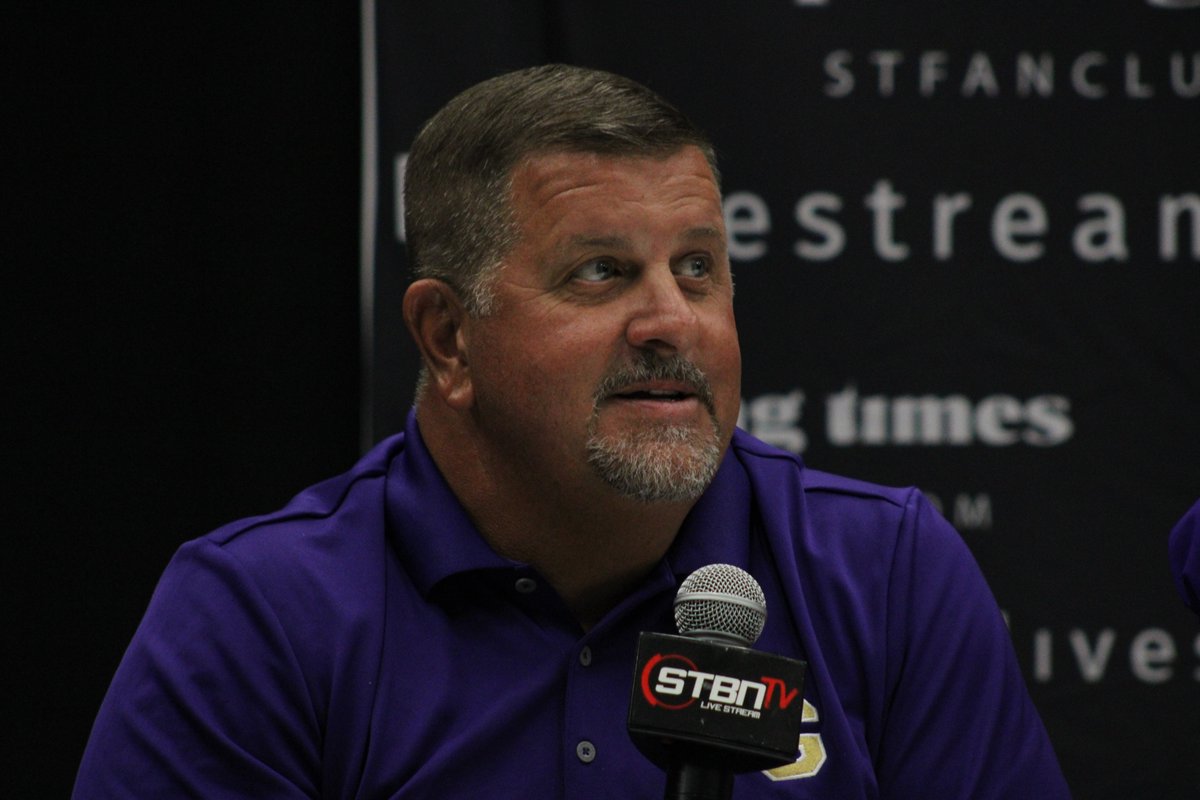 extrapoint_wku's tweet image. ๐ธ Shots from 2025 Local High School Football Media Day!
Teams from across SOKY descended on Bowling Green High School to discuss their upcoming seasons. ๐
pc: @tvryanmurphy
@SouthWarrenFB | @FSHSathletics | @PurplesFootball