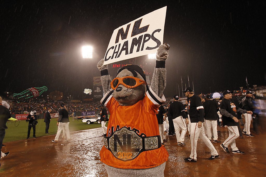 Marc0Scutaro's tweet image. Congrats to my close and personal friend @LouSeal01 on making it into the Hall of Fame