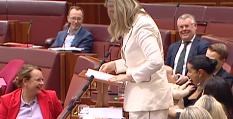 DaveRightNow_'s tweet image. Yep, nobody is distracted by the prop at all - I'm sure 100% of everyone's attention was on the content of the speech.
This is ridiculous.