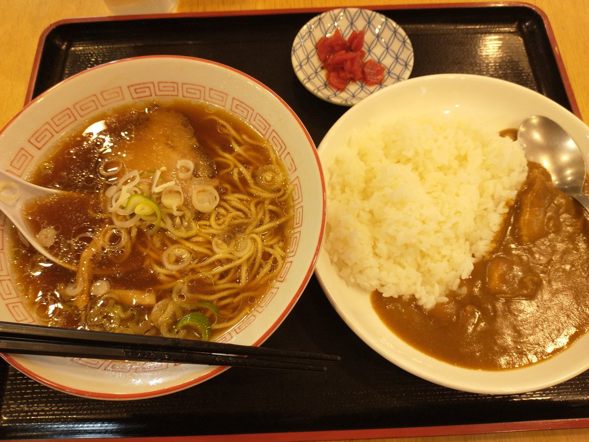 tak44771's tweet image. 今日は早飯番長なので駅の食堂でラーメン小カレー小セットw
もしかしたらこういうカレーって今は不味いと思う人多いのかもしれんなぁ、などとw
ワイは大衆食堂や蕎麦屋のカレー好きなんで美味しく頂きましたw
#ネトウヨ安寧