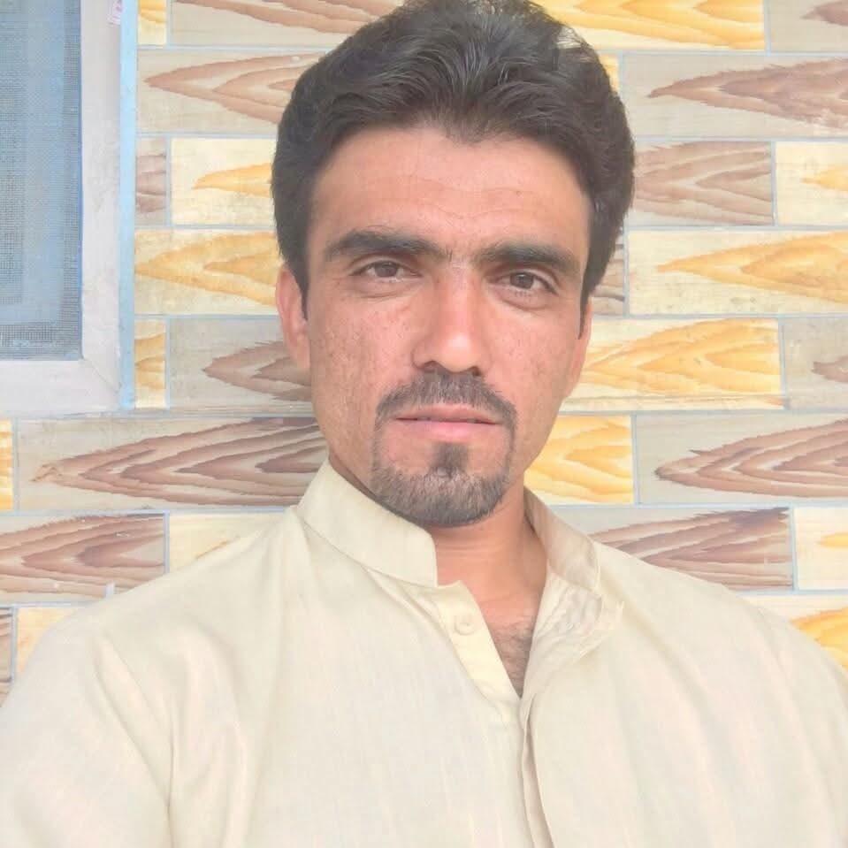 ⸻

دو ماہ بیت گئے، ماں کی آنکھوں میں نیند نہیں، باپ کے لبوں پر خاموشی ہے، اور غنی بلوچ گمشدگی کی تاریکی میں کہیں قید ہے۔
قلم، شعور اور امن کی آواز کو اغوا کر کے تم کب تک سچ چھپاؤ گے؟
#ReleaseGhaniiBaloch #جبری_گمشدگیاں_نامنظور