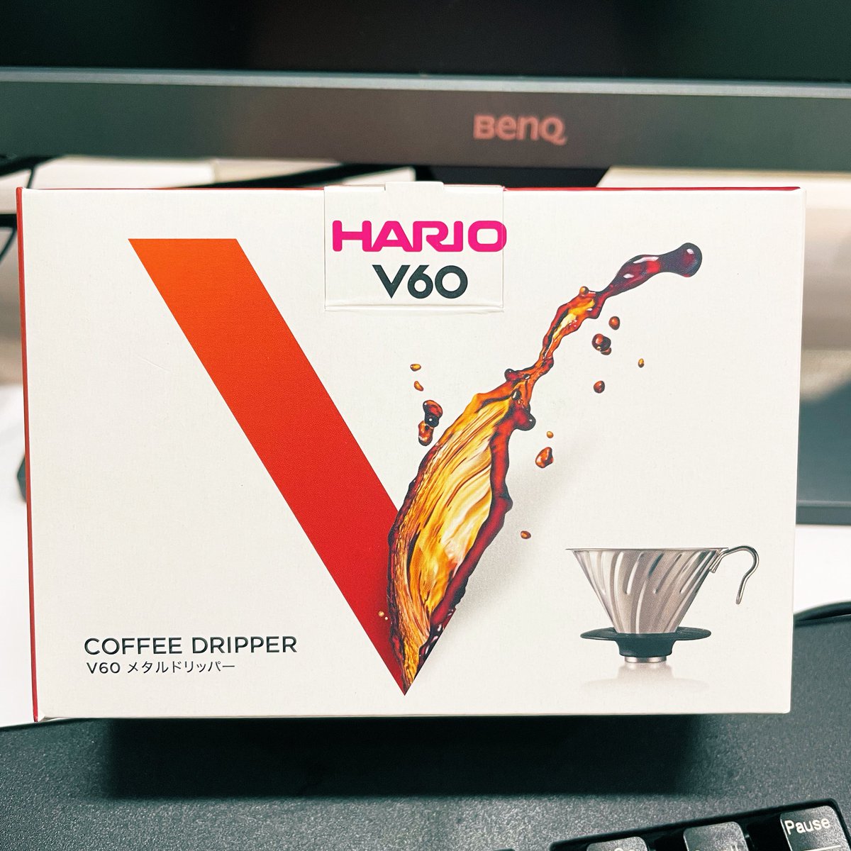 Brecht's tweet image. 新買的濾杯到貨。

Hario V60 02 金屬濾杯。
