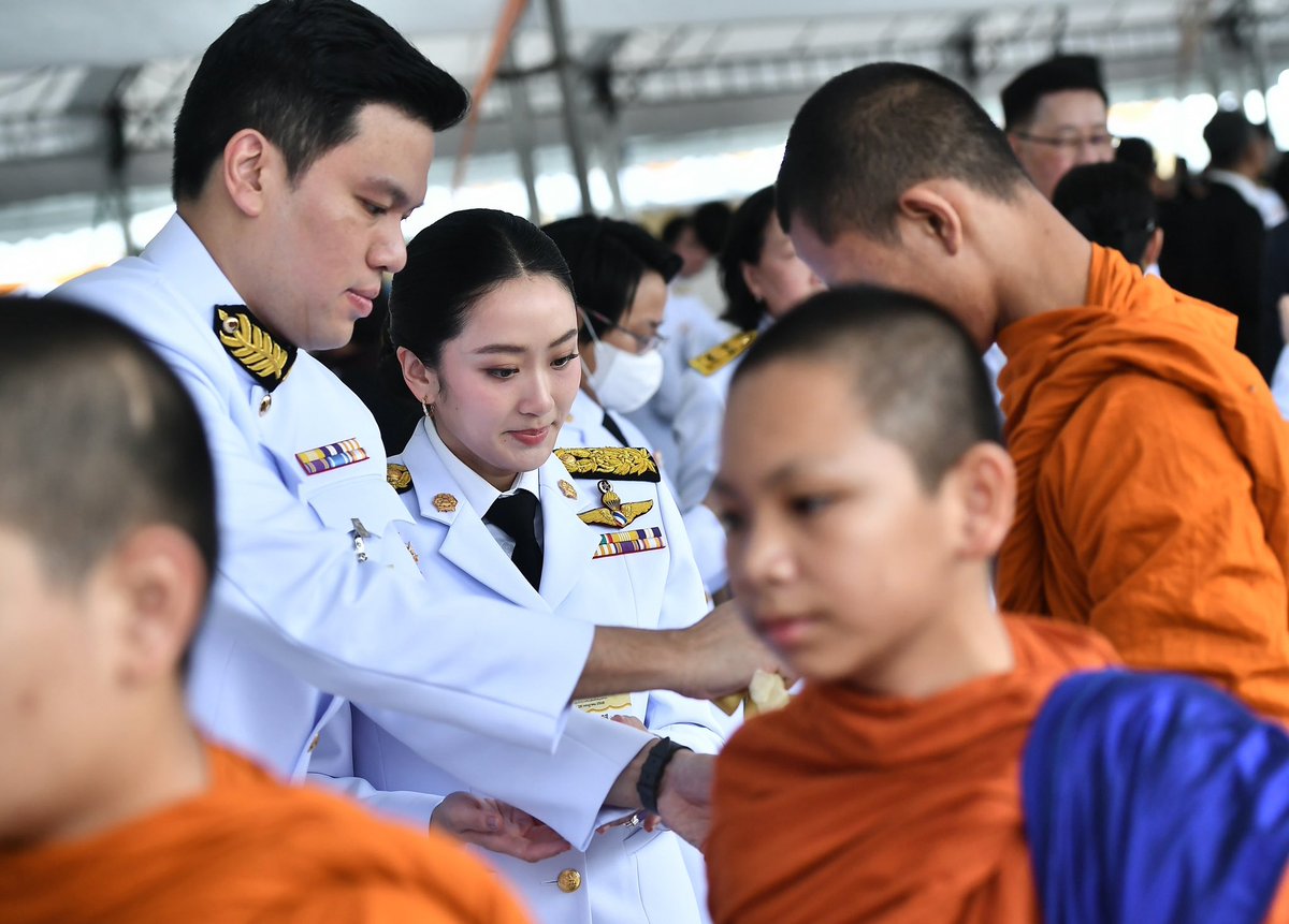 ingshin's tweet image. ร่วมพิธีเจริญพระพุทธมนต์และพิธีทำบุญตักบาตรถวายพระราชกุศล พระบาทสมเด็จพระเจ้าอยู่หัว เนื่องในโอกาสวันเฉลิมพระชนมพรรษา ๒๘ กรกฎาคม ๒๕๖๘ ณ ท้องสนามหลวง