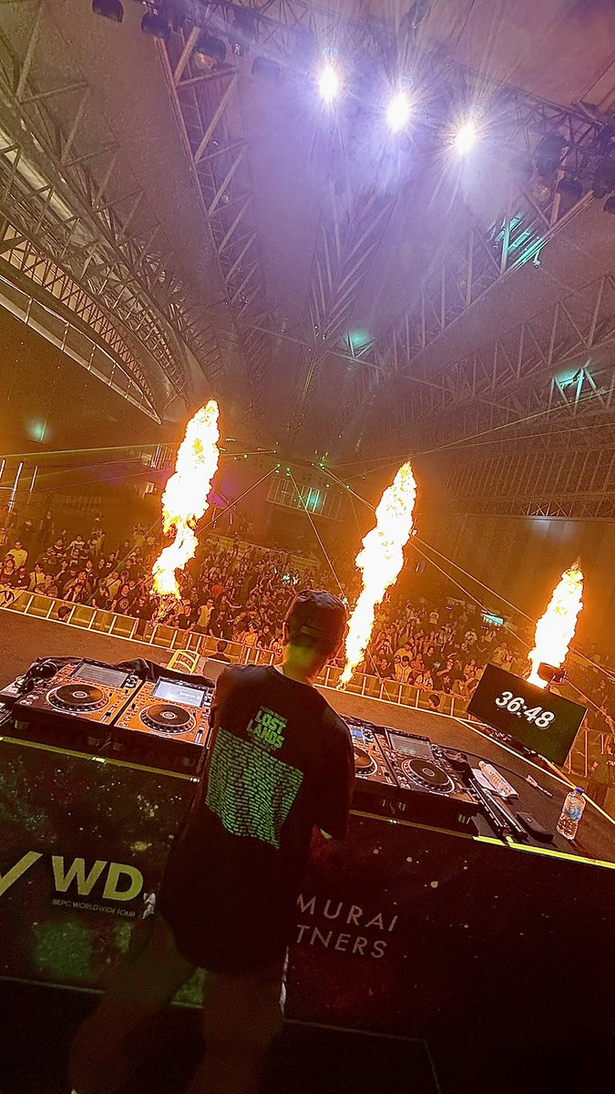 Dubscribe_'s tweet image. 念願の国内フェス初出演でめちゃくちゃ楽しかったWDJF JAPANからもう一ヶ月…!!
来年はぜひExcision呼んで欲しいですね🙅♂️🇯🇵
幕張メッセのあの大きさでビジュアル付きフルセットが見れたら日本のEDMファンの価値観を根底から破壊すると思います🦖💥