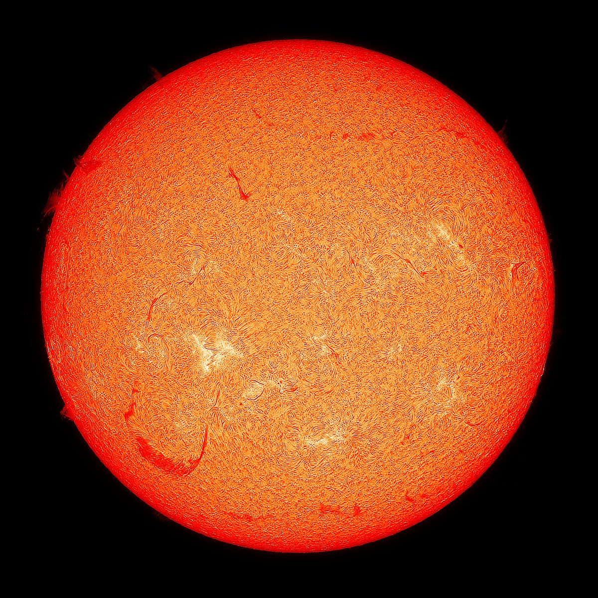 m_aquarock's tweet image. 太陽 2025.07.28 10:28
カメラを変えたので試写しました。このセンサーサイズがフェニックスと組んだ場合一番無駄がないと思うのですが(1/1.8インチ)ピクセルサイズが2μmなので2160×2160で写せました。
解像度が上がったはずですが薄雲の中撮ったので分かりませんね😅
フェニックス+ASI678MM