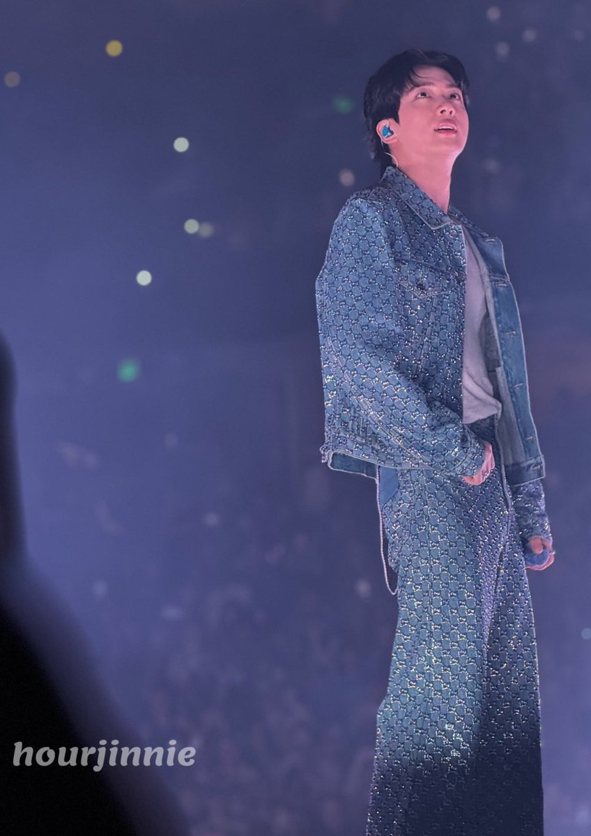 sgmin_seven's tweet image. WHY JIN LOOKS LIKE JUNGKOOK HERE?