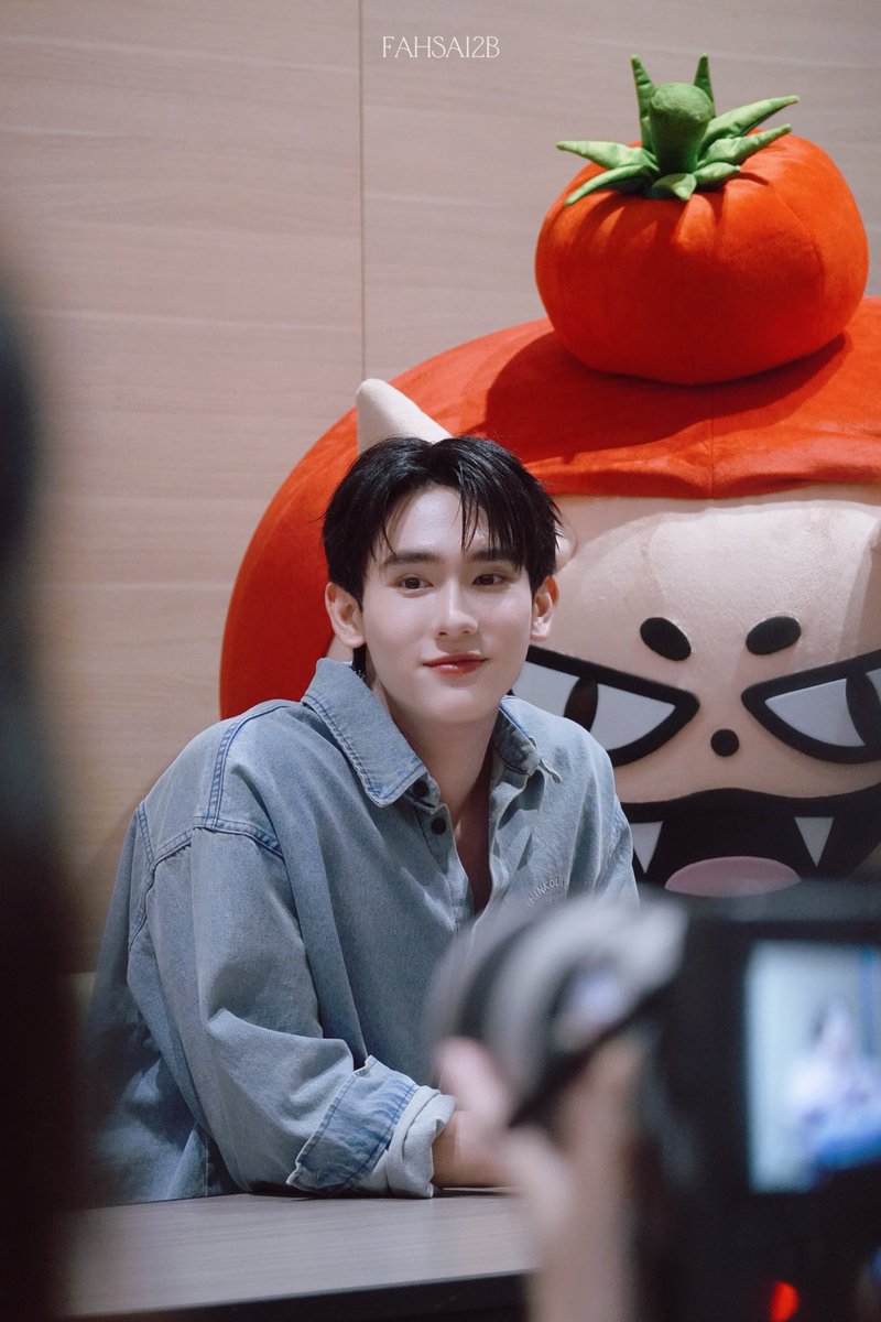 fahsai2b's tweet image. ˚ ༘♡ #FahsaiMM ♡ ༘˚

มาฟ้อก เติมหูให้พ่อบุ๊ค 1 ข้าง 💚

#มหกรรมนิยายนานาชาติ2025xFB 
*•.¸♡ #kasibook ୨ @kasibook ♡¸.•*