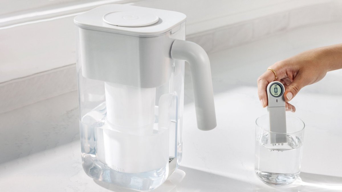 Walt_And_Cat's tweet photo. Curious about your tap water quality? This writer tests the Culligan ZeroWater Pitcher-removing 99.99% impurities! Clean, tasty water for $29. Would you make the switch?  https://t.co/Sn0ZrcKMtg https://t.co/dvtHG4aKuA