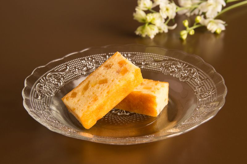 ginzawest's tweet image. 国産無添加の雑味のない特注の柚子砂糖漬けを使用した爽やかな風味の「柚子ケーキ2個入り」を8月26日（火）よりウエスト全百貨店店舗（羽田空港、東急吉祥寺を除く）・自社通販サイトにて限定販売致します。
合計6千袋無くなり次第終了となります。
ご予約に付きましては直接各店舗にご連絡願います。