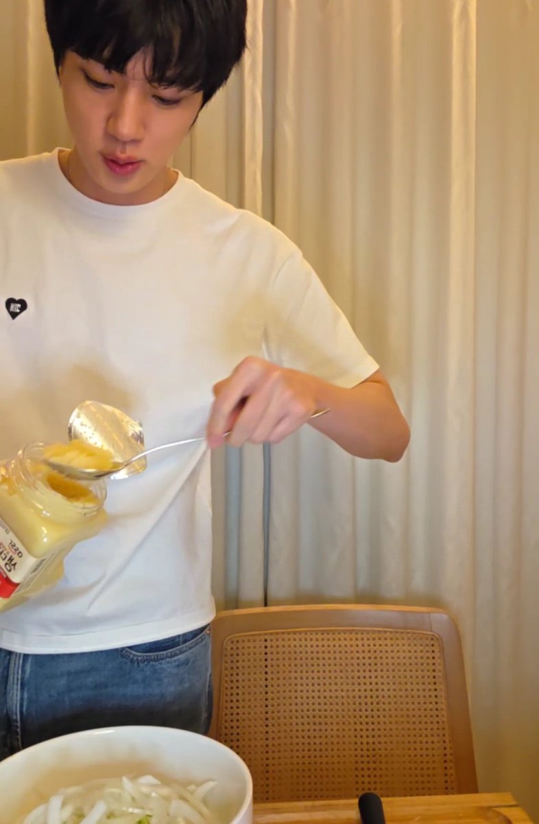 eternalhyyh's tweet image. just saw the amount like????? He doesn&apos;t gaf about his garlic allergy 😭