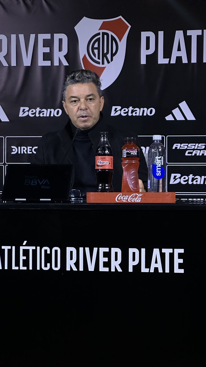 LeaVaquila's tweet image. “Cuando te cortan los circuitos internos tenés que ir por los costados y por ahí nos costó. Nos quedamos con poca gente en el área al solo tener a Borja”.
“La única que tuvimos fuera del área fue gol y la anularon. San Lorenzo no nos daba espacios para rematar desde afuera”.…