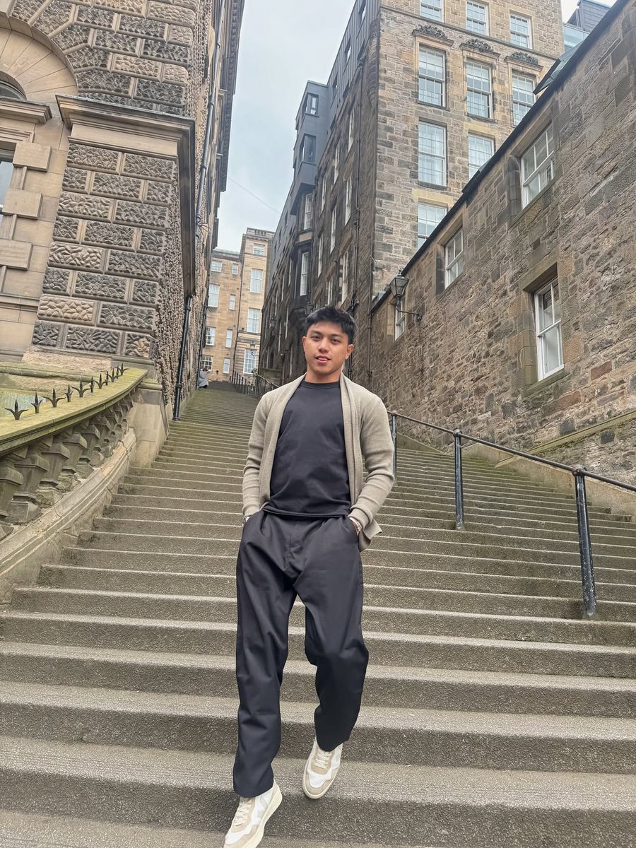 gmanetwork's tweet image. SPOTTED: One handsome young lad in Edinburgh, Scotland! 😍🏴󠁧󠁢󠁳󠁣󠁴󠁿

Have a nice trip, Royce!

📸: Royce Cabrera on Instagram

#RoyceCabrera