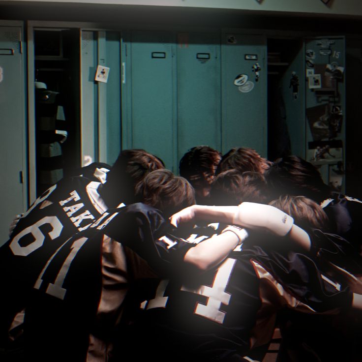 cb97skzone's tweet image. antes de acabarse el día, déjenme decirles algo... HOY ES PRIMER ANIVERSARIO CON &amp;TEAM!!! si me preguntaran por las casualidades más lindas de mi vida, sin duda, ellos serían una de ellas. convertirme en luné fue una curita para mi corazón, los amo demasiado🤍