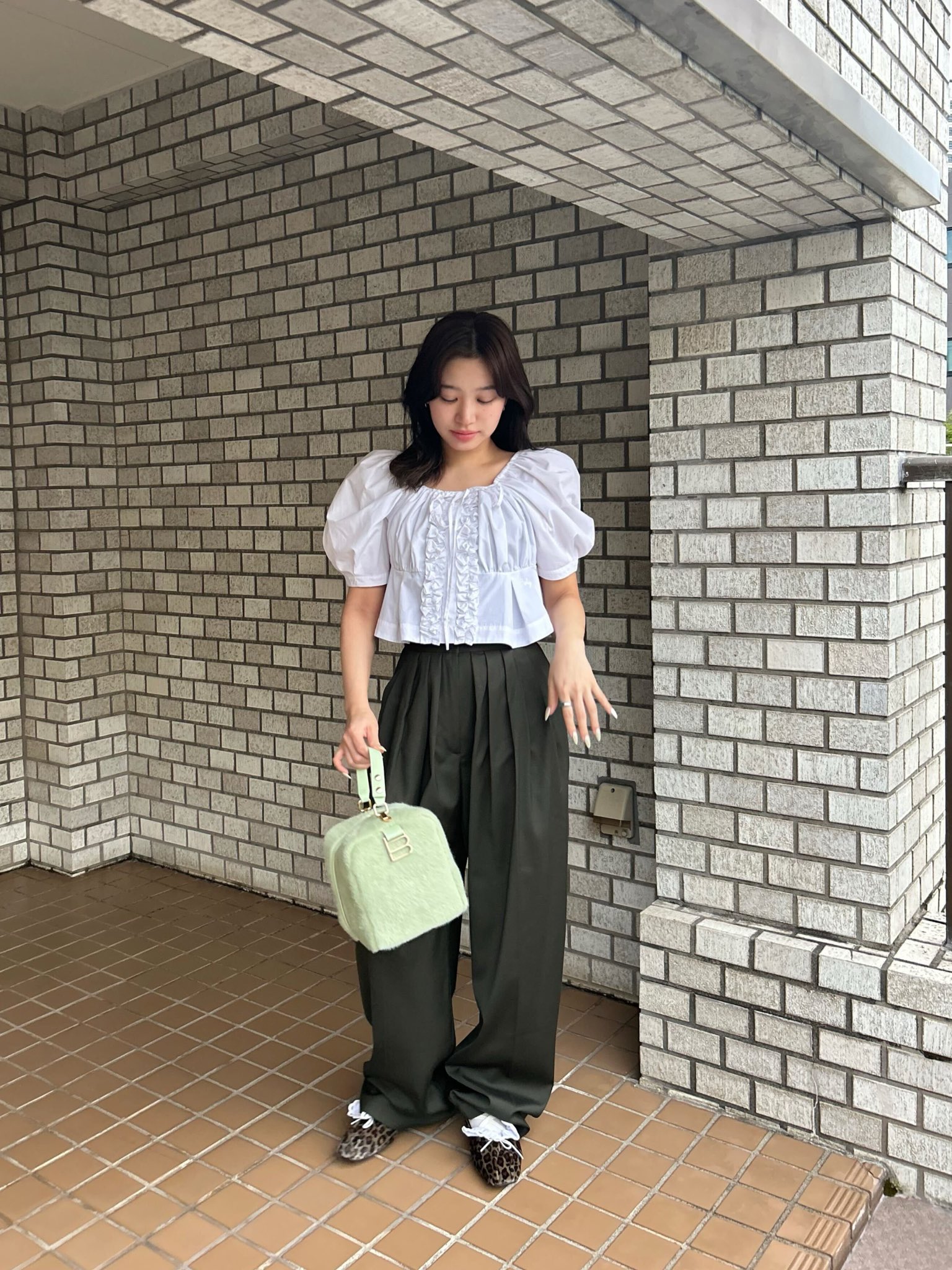 【タグなし】Bibiy CYNTHIA CROPPED BLOUSE BIBIY. MADE | CYNTHIA CROPPED BLOUSE｜Bibiy.