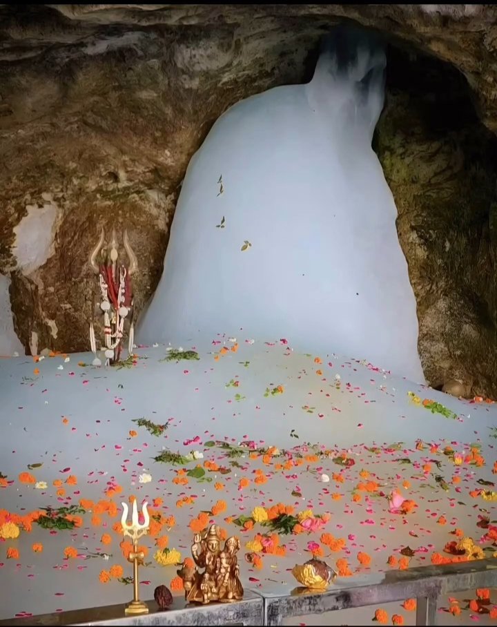 DheerShekhawat3's tweet image. शिव सत्य है, शिव अनंत है।
शिव अनादि है, शिव भगवंत है।
शिव ओंकार है, शिव ब्रह्म है।
शिव शक्ति है, शिव भक्ति है।।

पवित्र सावन महीने के तृतीय सोमवार की समस्त भक्तों को हार्दिक बधाई एवं मंगलकामनाएं।
#Sawan_सोमवार 
#Har_har_mahadev