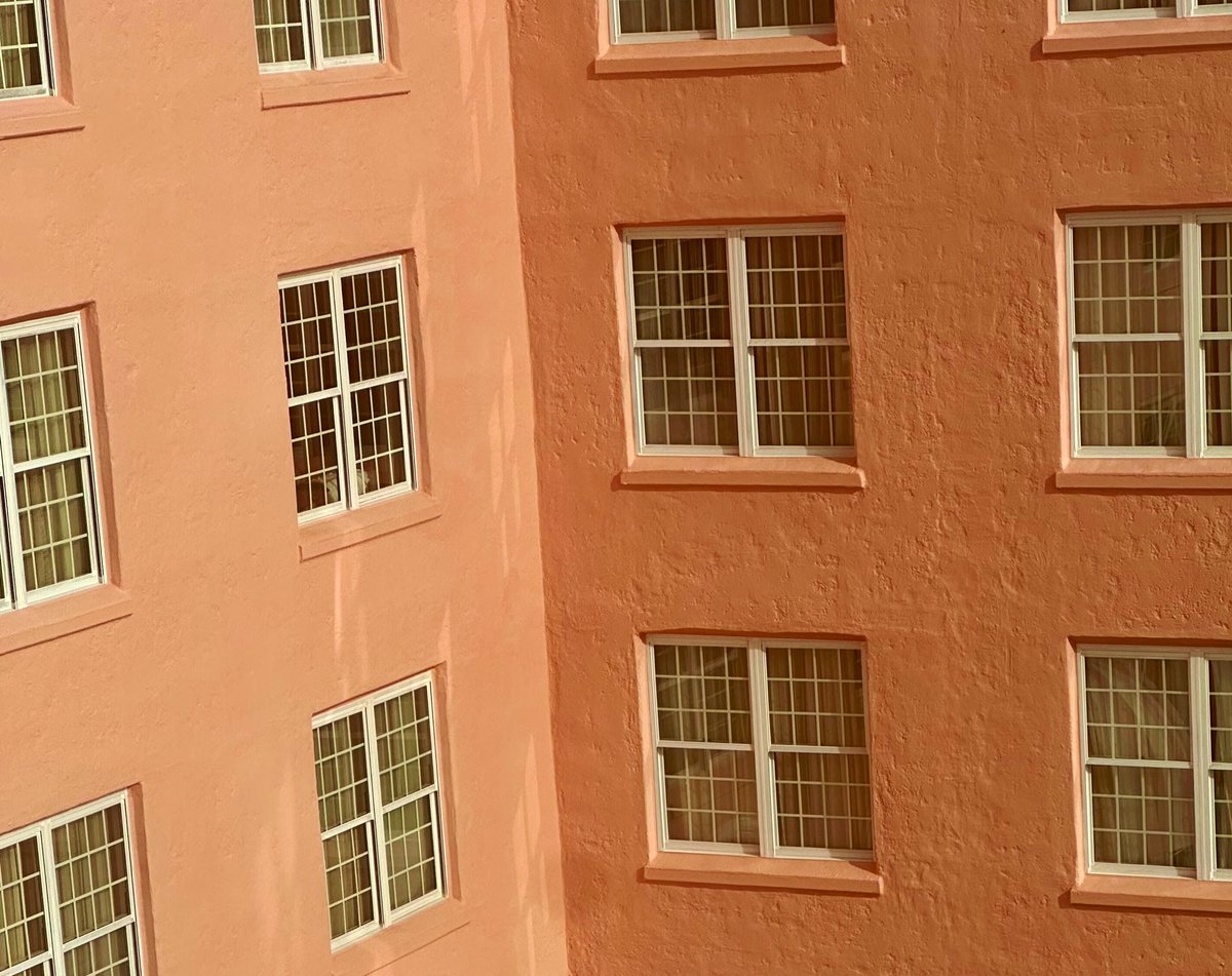 steveschale's tweet image. Been traveling a long time & had many an amazing hotel view. This is my first “pink corner” view.
I was hoping for a parking lot or dumpster, but this corner will just have to do.