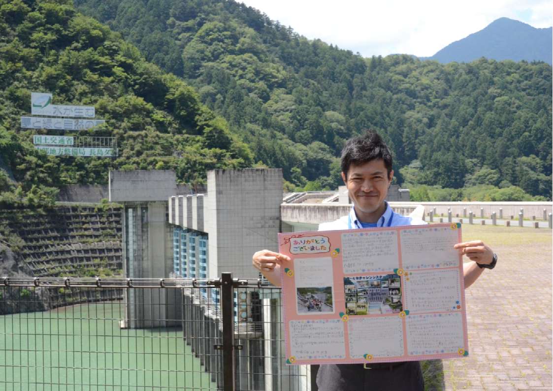 mlit_nagashima's tweet image. 地元の学校（川根本町立光の森学園）から、ダム見学のお礼状が届きました！
素敵なお礼状に、ほっこりです✨
これからも喜んでいただけるよう、頑張ります💪
#長島ダム　#水しごと