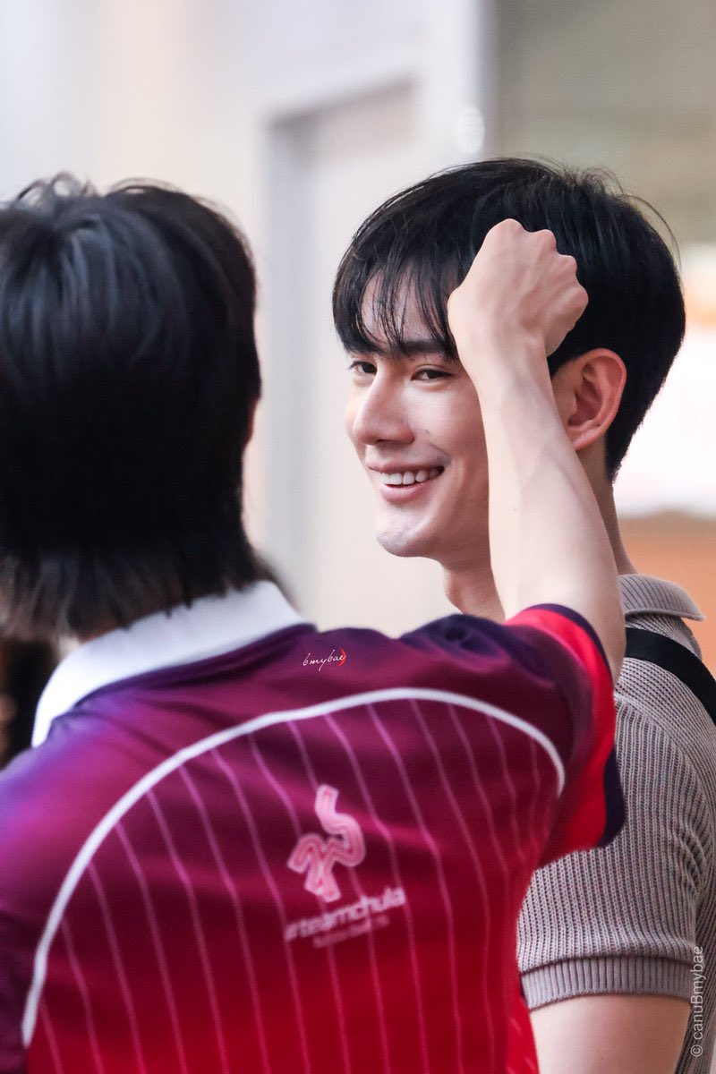 winsomeluve's tweet image. Before:
🐈: 🗣️KRITTIN! 🔊
After:
🐶: *came to greet him & noticed Pavel's new haircut. Pavel was very shy ☺️*
This moment was so cute. Pavel is rarely shy, but he got so shy when Pooh held his hair 🤏🏻😁 (anyone who has the video pls show it 😂)
#Ppoohkt #PavelPhoom #PoohPavel