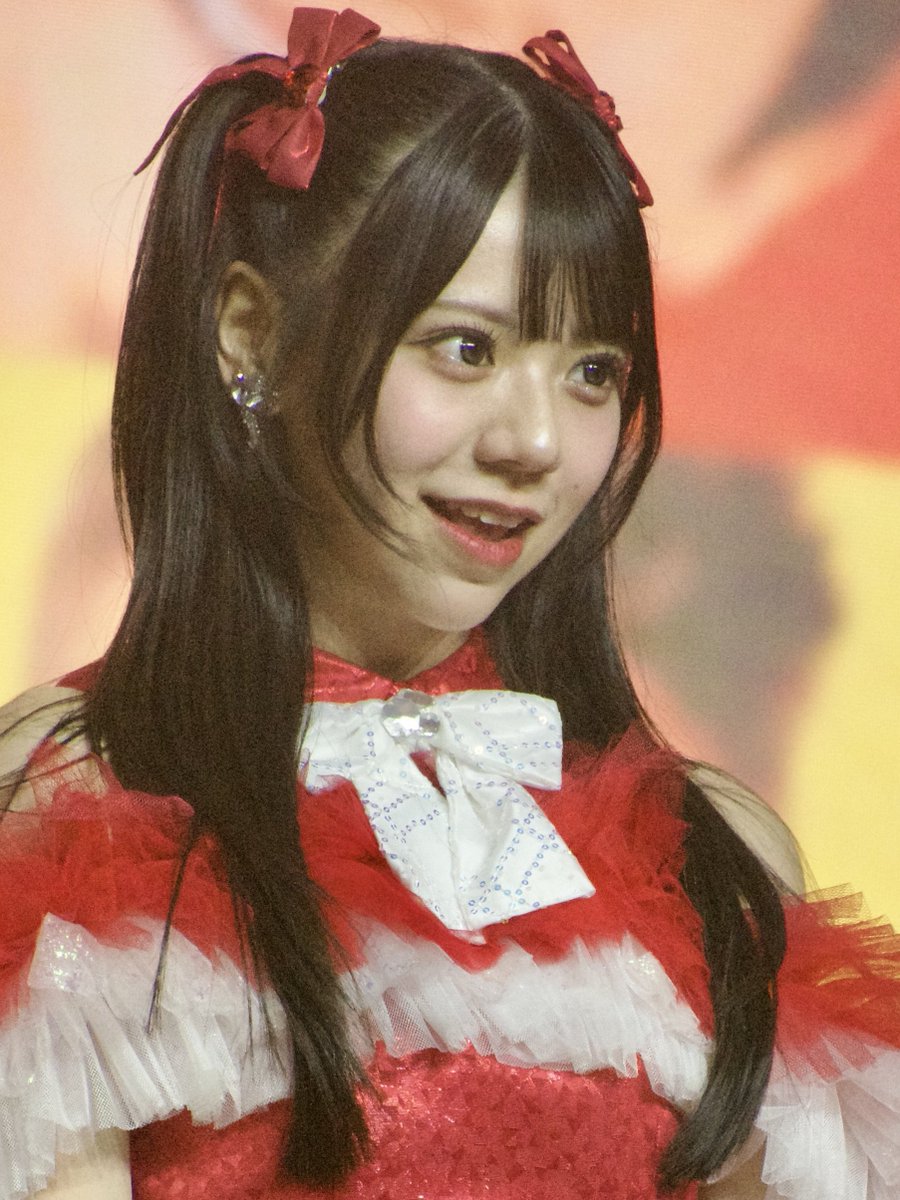 Bey31099734's tweet photo. 米村姫良々ちゃんの写真を大量に撮ってあらためて思ったけど、同じステージで同じ衣装なのに凄くあどけなく見える時もあれば逆に迫力ある眼力を見せる時もあって、放つ雰囲気の幅の広さがすごい、、、
清楚とギャル、どっちのコンセプトもハイエンドクオリティでこなせることがよく分かる！！ https://t.co/A4I4LU2oGF