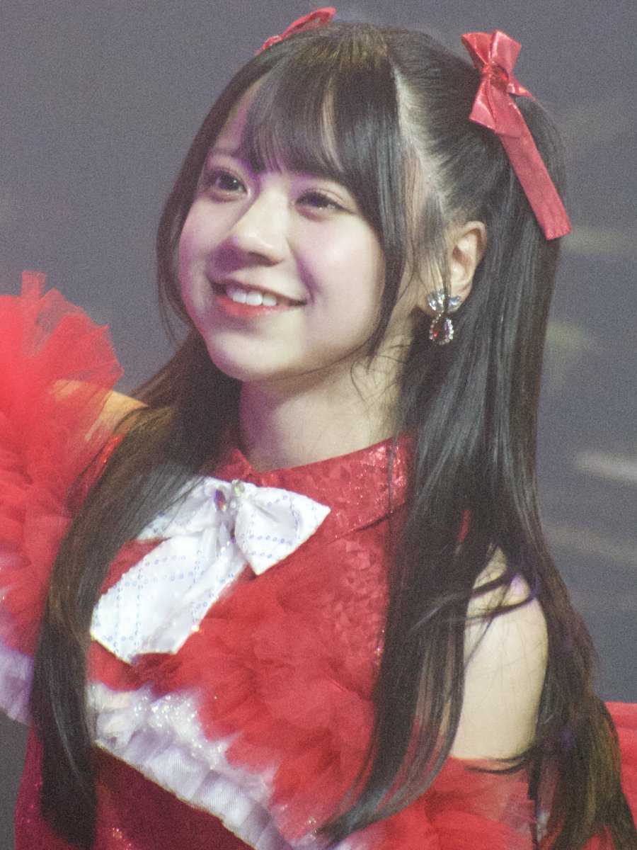 Bey31099734's tweet photo. 米村姫良々ちゃんの写真を大量に撮ってあらためて思ったけど、同じステージで同じ衣装なのに凄くあどけなく見える時もあれば逆に迫力ある眼力を見せる時もあって、放つ雰囲気の幅の広さがすごい、、、
清楚とギャル、どっちのコンセプトもハイエンドクオリティでこなせることがよく分かる！！ https://t.co/A4I4LU2oGF