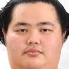 r2d2c3poacco's tweet image. 名古屋場所で優勝した琴勝峰の本名って「手計 富士紀〜でばかりとしき」と言うらしい。手計とは珍しい苗字だな。脳内で「てばかりとしきとオメガトライブ」と浮かんだ自分の頭は昭和。何処となく顔が同部屋の琴桜と似てるなと思った。