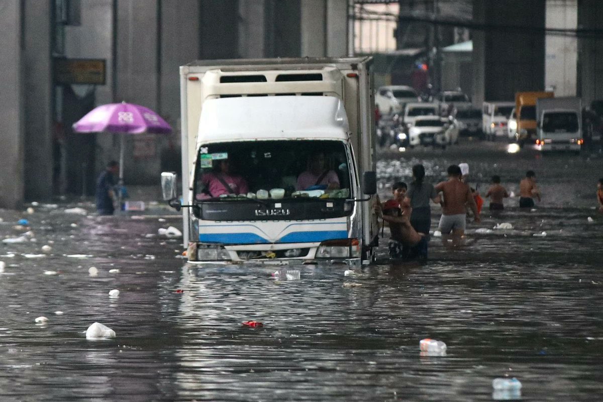 Mga minamahal kong kababayan,

Sa bawat pag-ulan na bumabagsak sa ating lupa, bumabagsak din ang pag-asa ng libu-libong pamilya. Hindi na lang ito tubig sa kalsada—ito ay pasanin sa puso, hadlang sa kinabukasan, at banta sa buhay.

Massive flooding is not just a seasonal