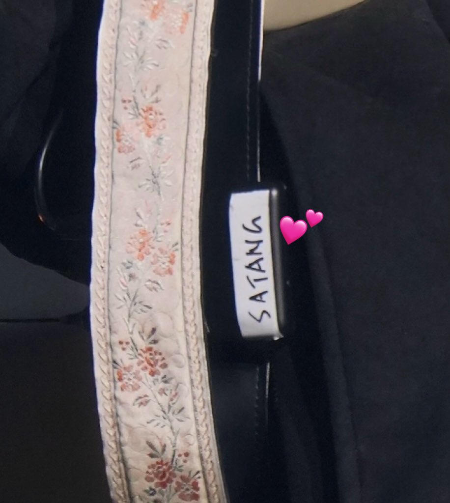 theshiningboys's tweet image. Borrowing P’Satang’s guitar🎸👀😻

#GMMTVMUSICONXJAPAN2025  #GMMTVMUSICONXJAPAN2025D2 
#satangks #williamjkp