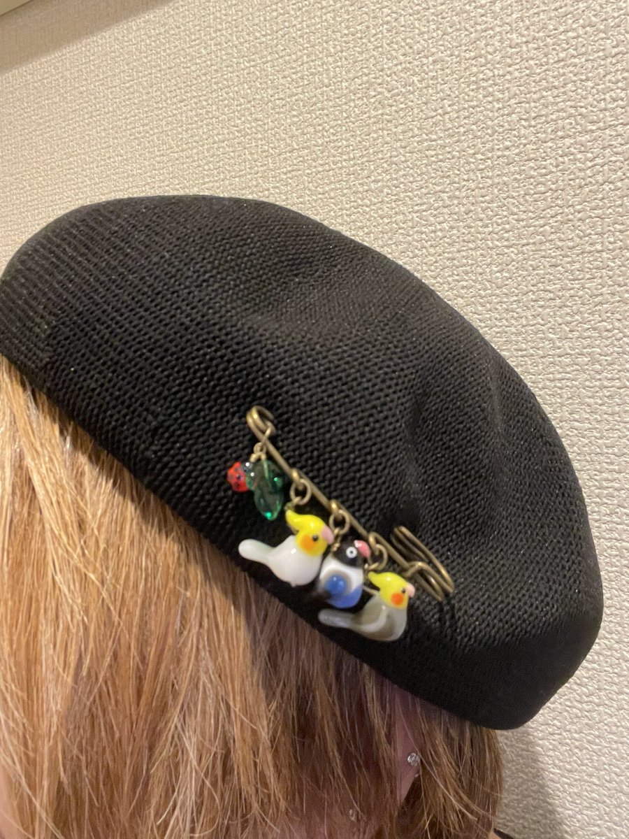 N1zUYkGTAVJij1v's tweet image. 遅くなりましたが、新宿ことり博の戦利品❣️
NEGUSE様のメモ用紙📝とパスケース
白地にオカメちゃんがめっちゃ可愛い😍
m-pool様のガラス細工
完全オーダーでどの鳥ちゃんを付けるか迷った😅
オカメちゃん二羽、ボタンちゃん、葉っぱ🌱にてんとう虫🐞
全部ぜーんぶお気に入りです🥰