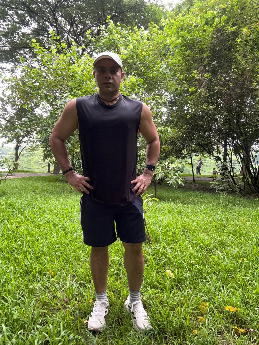 runner_anir's tweet image. 22 km jog. 
200 push-ups.  
1 terrible selfie. 🤣