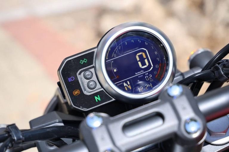 PutiMotor's tweet image. '25 ホンダ CB190TRの解説❗️
中国の新大洲本田が製造。
184cc空冷4ストローク単気筒OHCエンジンを搭載。
日本ではインポーターが並行輸入を行い、30万円代というプライスが設定😳
【車重/シート高/タンク/出力/価格】
142kg/791mm/12L/16.73ps/29,800香港ドル(557,000円)
news.webike.net/motorcycle/476…