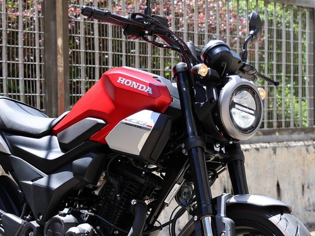 PutiMotor's tweet image. '25 ホンダ CB190TRの解説❗️
中国の新大洲本田が製造。
184cc空冷4ストローク単気筒OHCエンジンを搭載。
日本ではインポーターが並行輸入を行い、30万円代というプライスが設定😳
【車重/シート高/タンク/出力/価格】
142kg/791mm/12L/16.73ps/29,800香港ドル(557,000円)
news.webike.net/motorcycle/476…