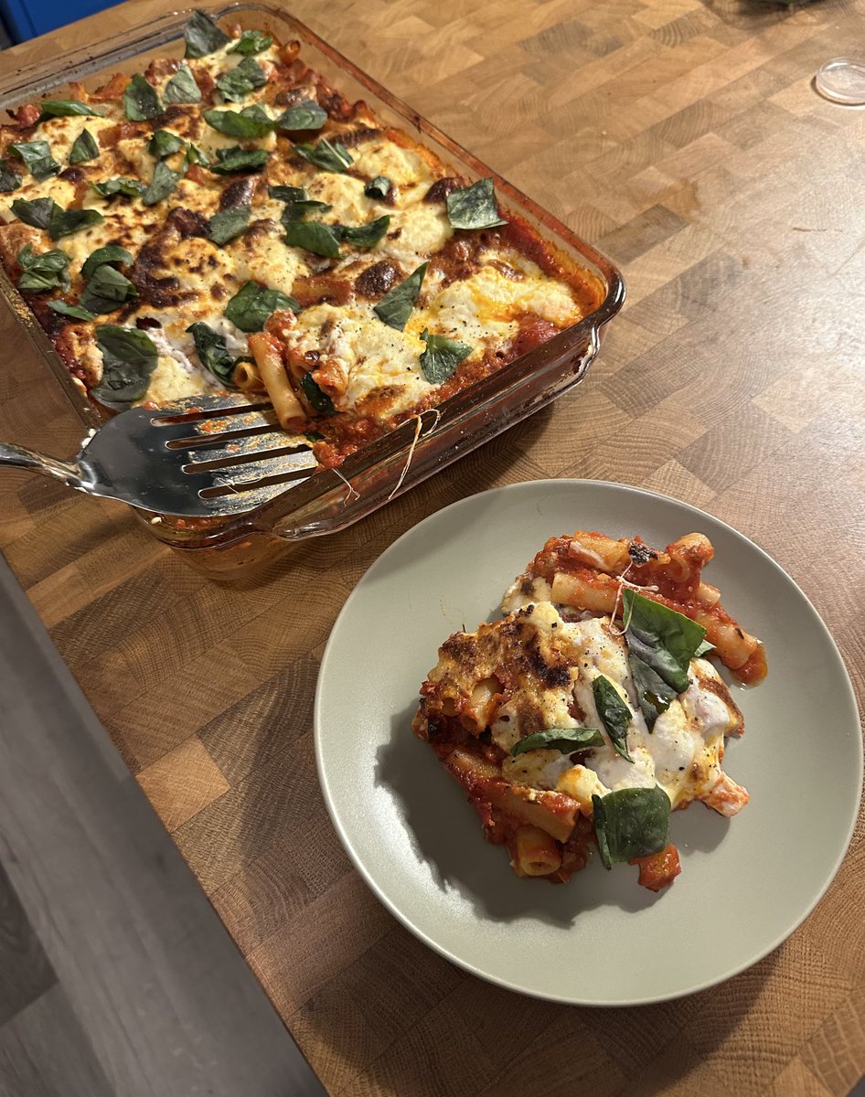 sourhoestarter's tweet image. bf and i have been brought together by the power of loving italianly (fighting followed by a beautiful sunday dinner)