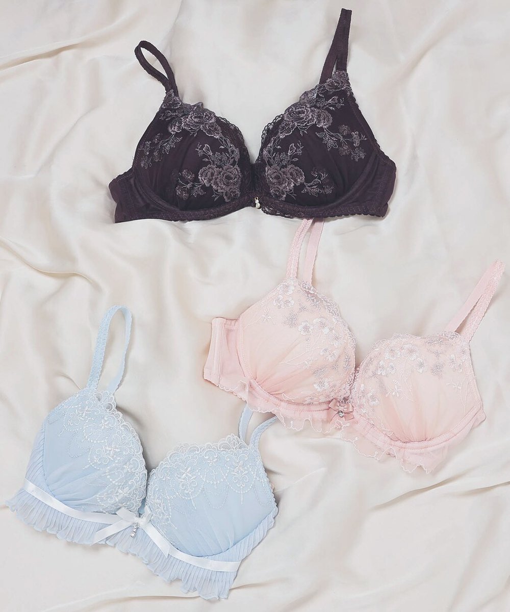 narue_innerwear's tweet photo. ⋰ 
　𝐻𝐴𝑃𝑃𝑌 𝐵𝐴𝐺🌻💛
 ⋱
大人気！ナルエーのブラが3本で￥3,300
夏場の買い替えにもおすすめです✨

🩷ブラジャー3本セット（ショーツなし）
　B65〜F75

※各モール���量限定です✨
↓リプ欄のリンクから各モールへ飛べます🪽 https://t.co/9IkZNovTW4